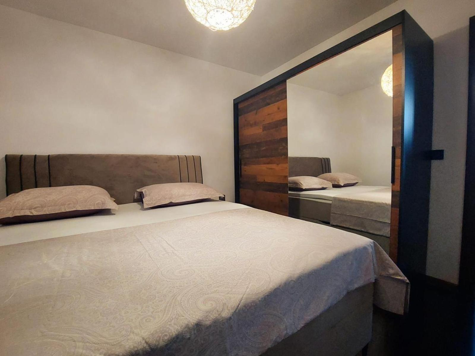Apartments Onyx Sisak Esterno foto