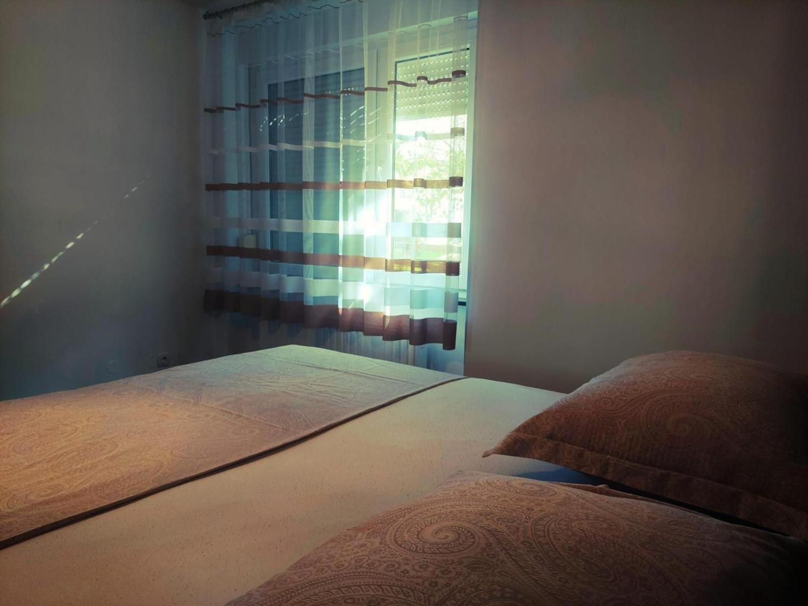 Apartments Onyx Sisak Esterno foto